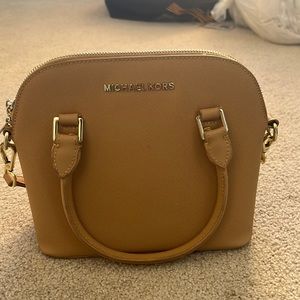 Michael Kors tan purse/handbag